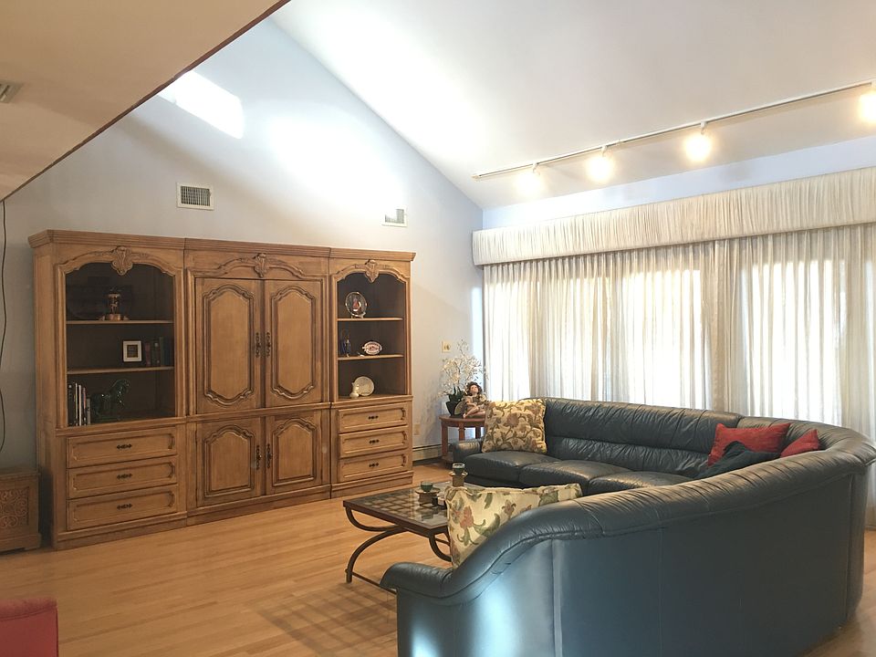 1st image of 731 Metropolitan Ave