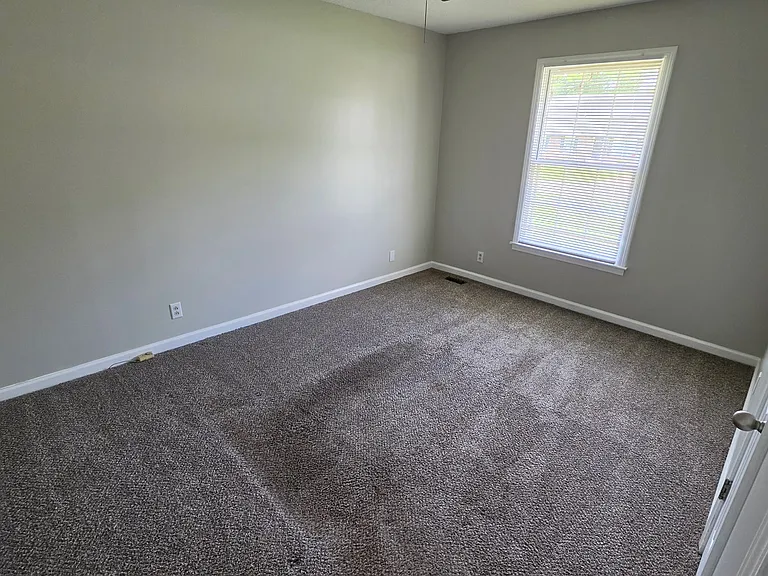 385 Louise Ln — Photo 8