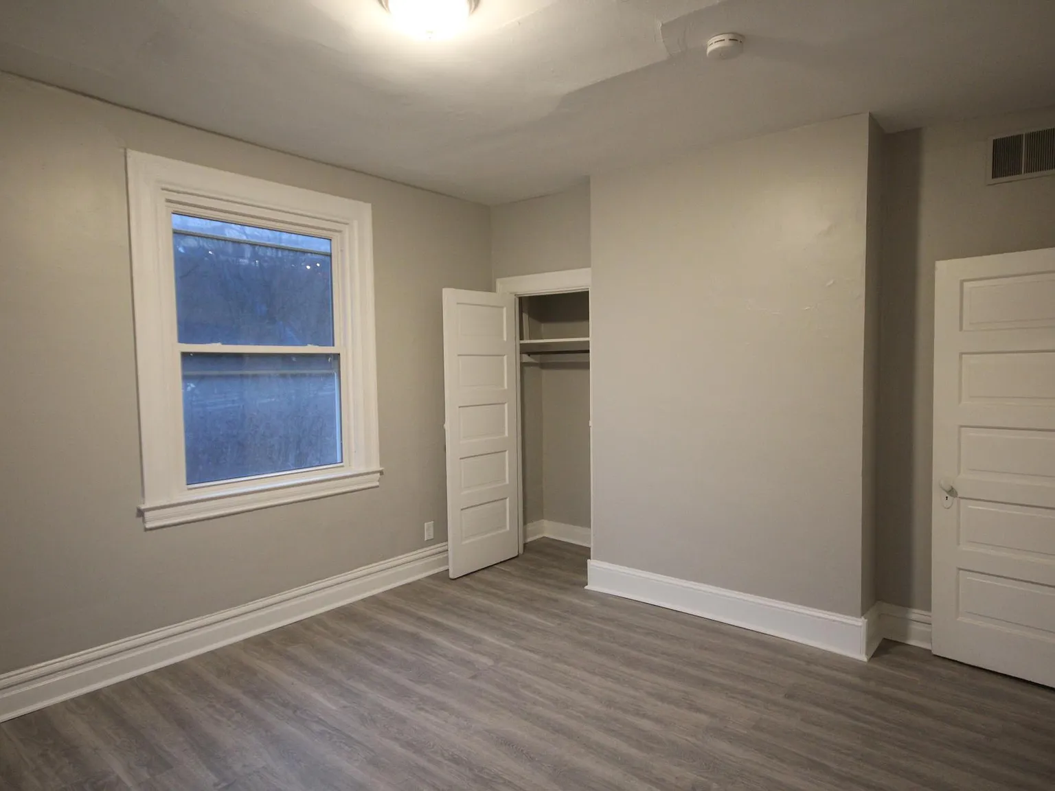 2841 Centre Ave — Photo 3