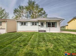 8113 Valley Rd, La Vista, NE 68128