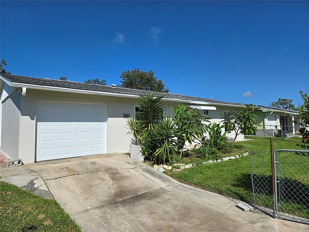 2 bed, 2.0 bath, 916 sqft, $1,900 — Photo 2