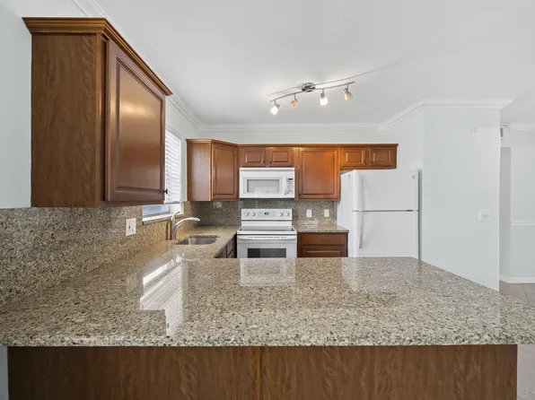 144 Canterbury F, West Palm Beach, FL 33417