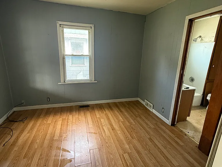 1553 E Walnut St — Photo 7