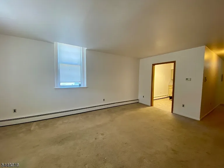 1 Wantage Ave #4 — Photo 5