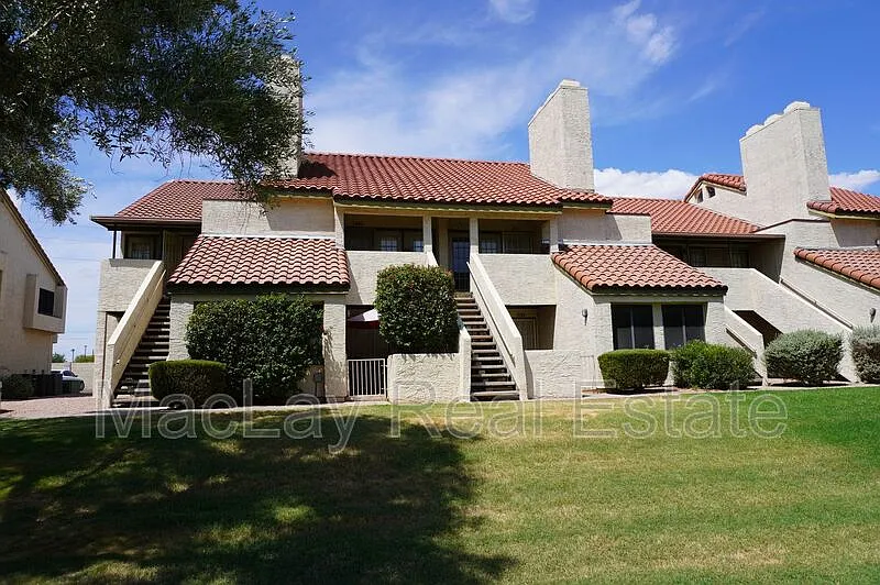 2 bed, 2.0 bath, 981 sqft, $1,400 — Photo 1