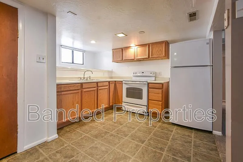 2 bed, 1.0 bath, 800 sqft, $1,095 — Photo 1
