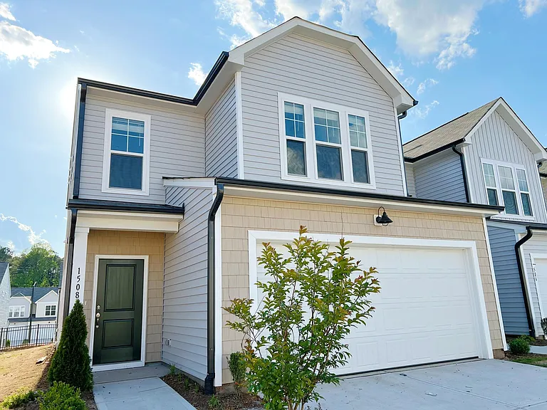 1508 Smoky Mountains St — Photo 2