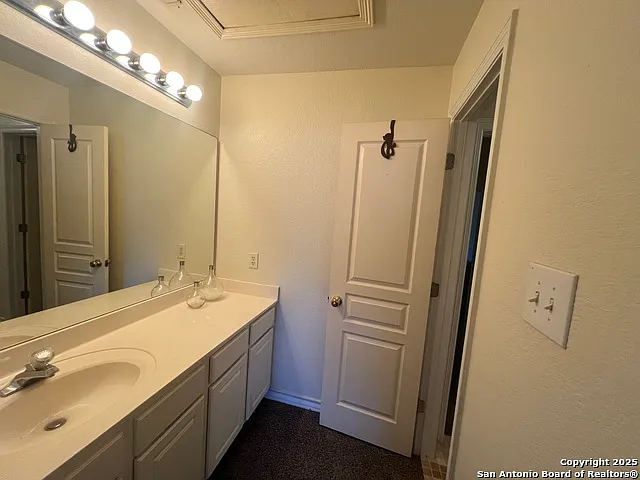 610 Renoir — Photo 18