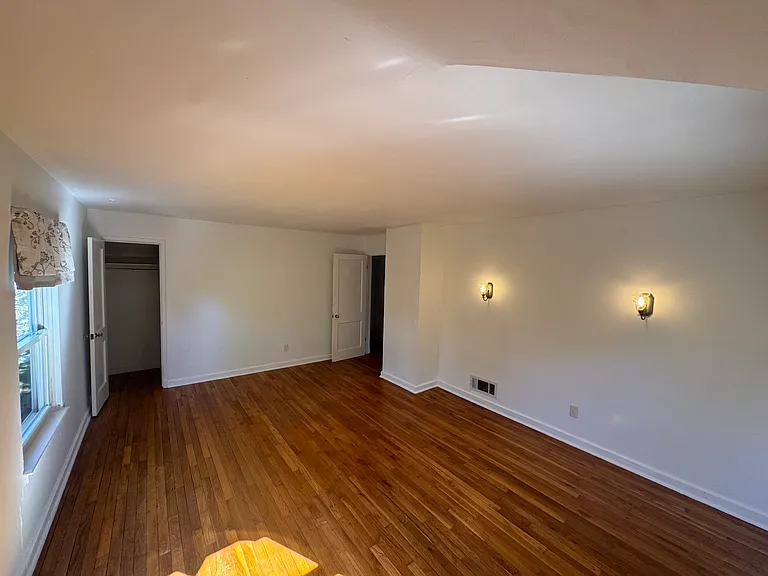 1940 Riverside Dr — Photo 20