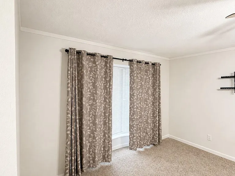 4418 Saffron Ln — Photo 5