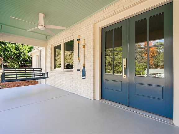 3rd image of 745 NW Honeysuckle Rd