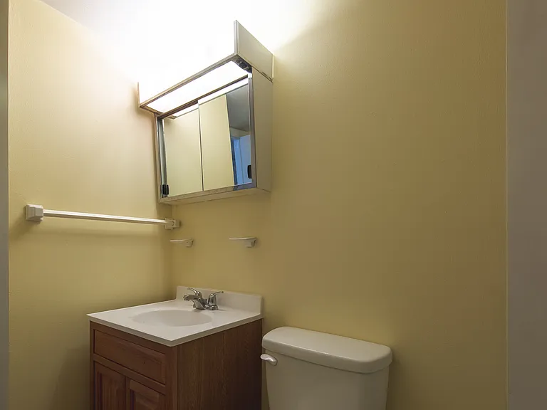 215 W Troy Ave #215C — Photo 16