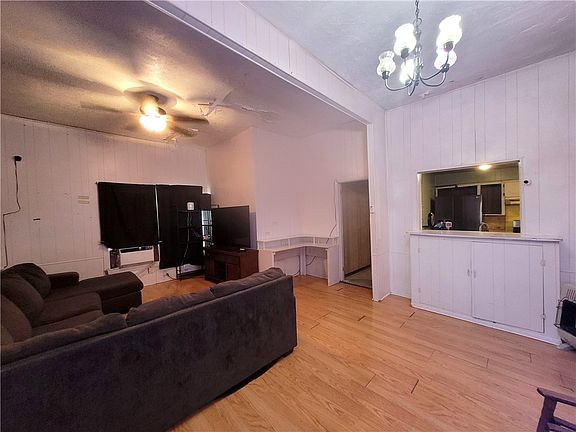 4th image of 1304 E Richard Ave