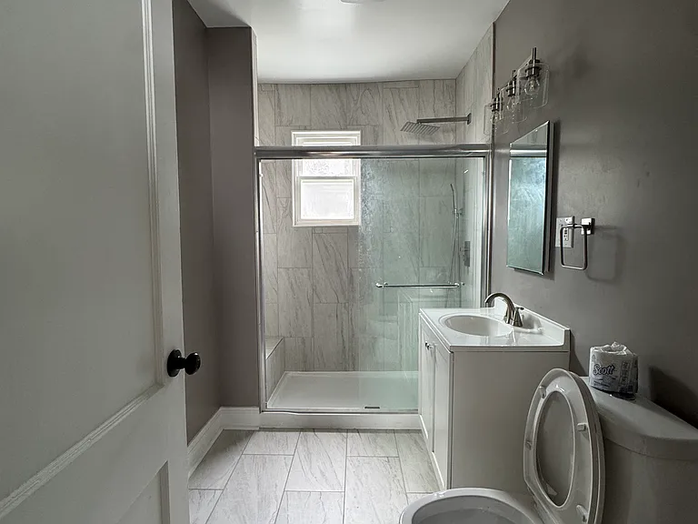2822 N Mulligan Ave #2 — Photo 4