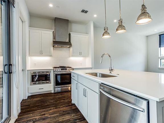 5th image of 2121 N Garrett Ave #203