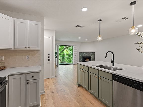 4th image of 4777 Cedar Springs Rd APT 3D