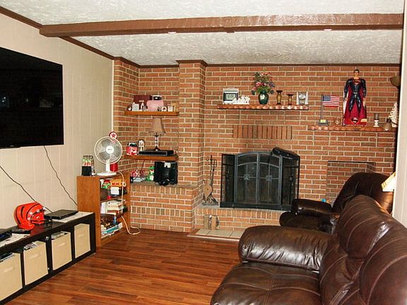 3rd image of 155 W Ottawa St