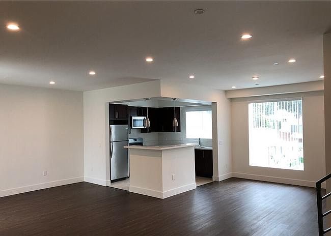 1st image of 14802 Delano St #103
