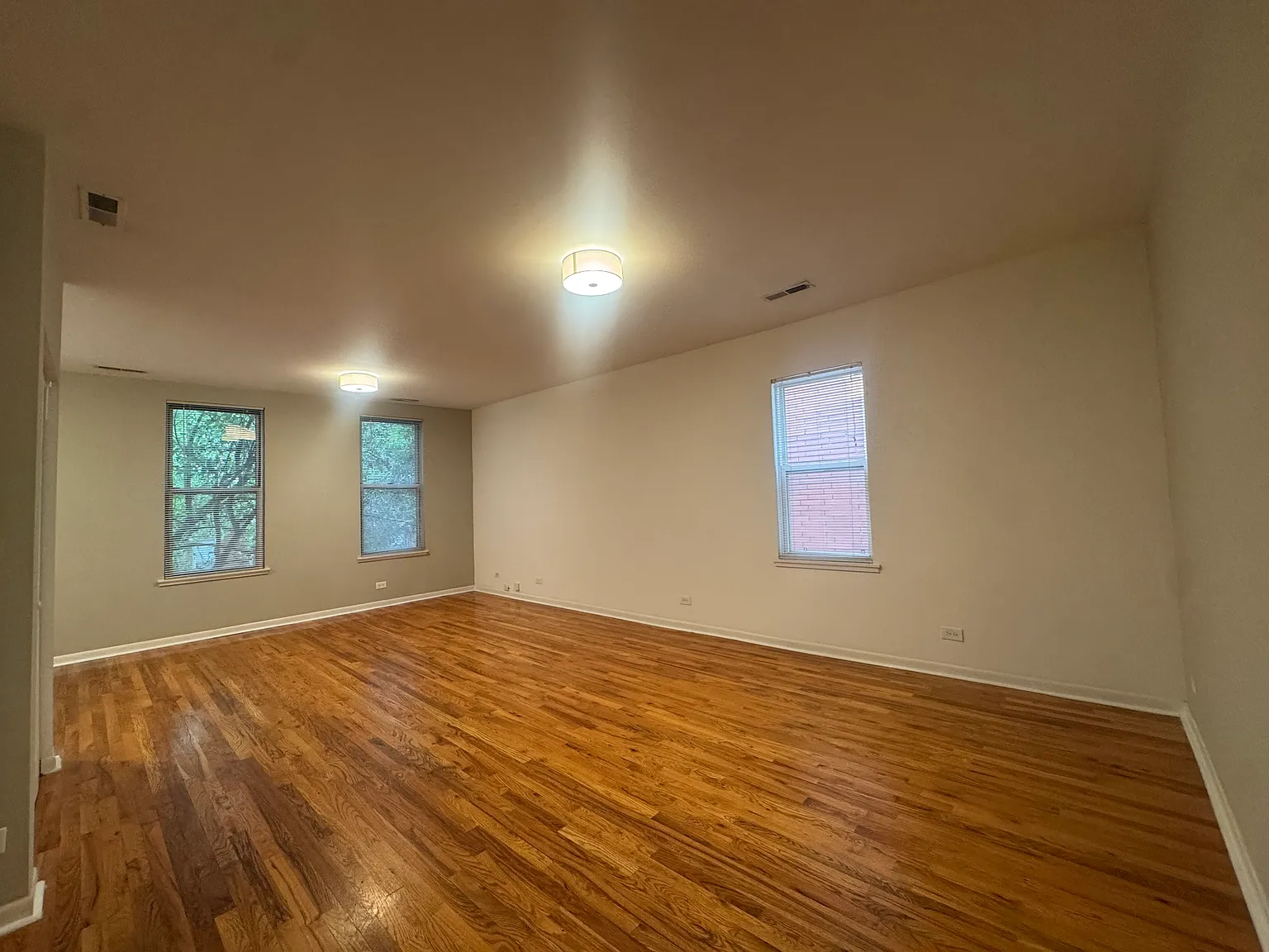 2 bed, 1200 sqft, $2,800 — Photo 1
