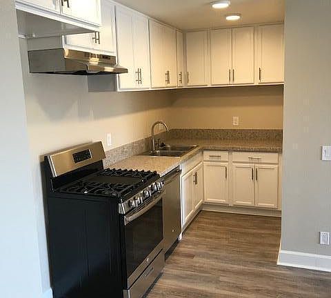 4th image of 657 Bluewater Way