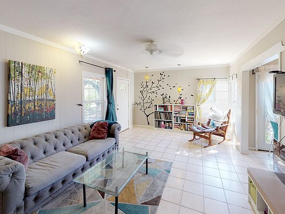 Linda-Willetta-Living-Room