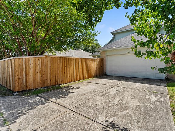 3rd image of 1229 Clear Creek Dr