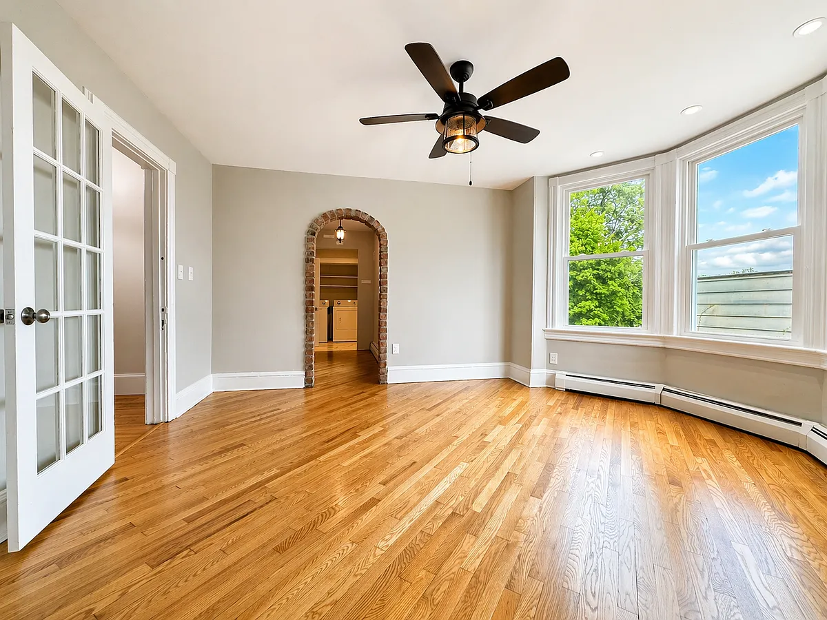 Building Photo - 909 Jackson St #2