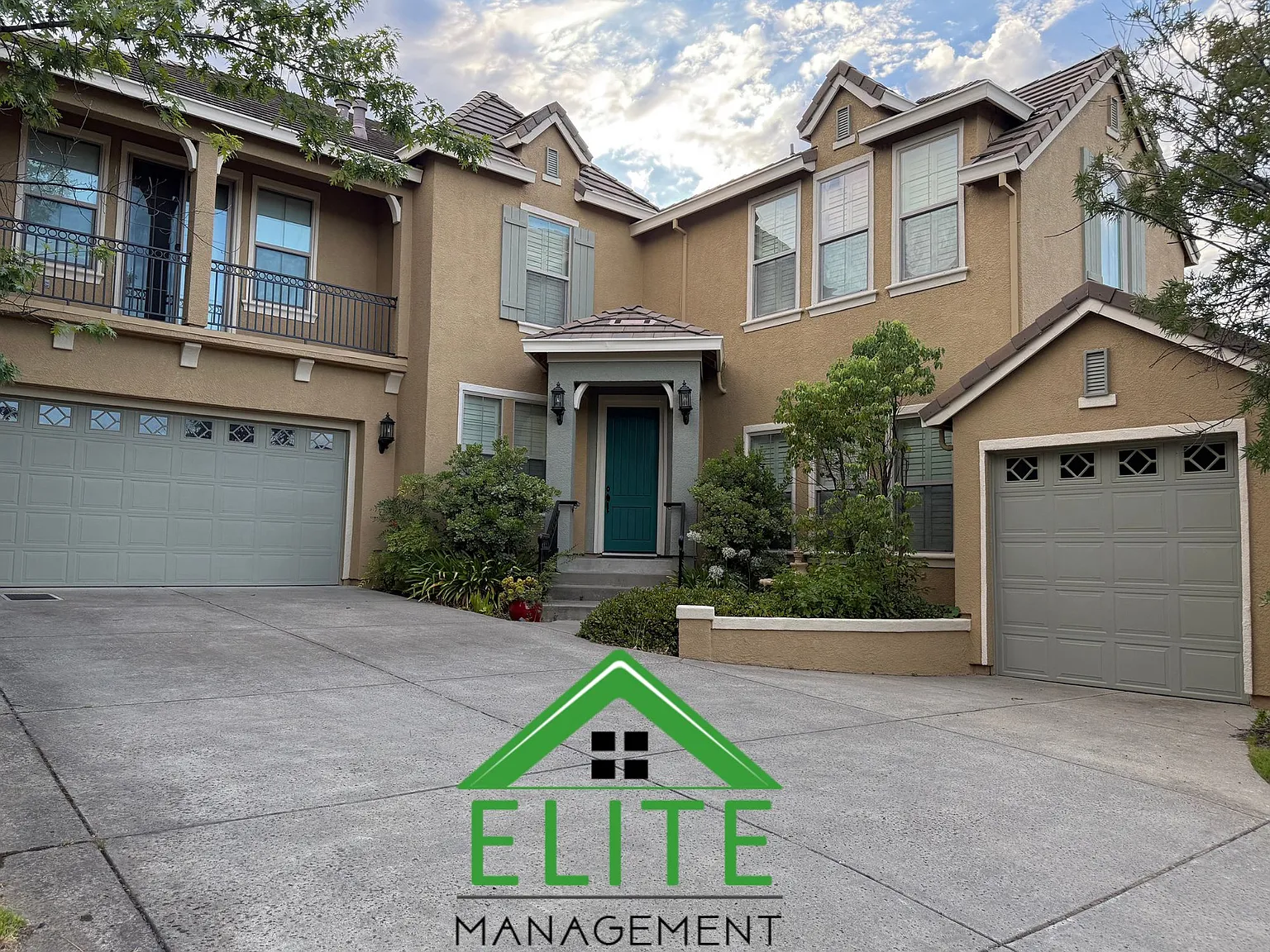 5 bed, 3230 sqft, $4,495 — Photo 2