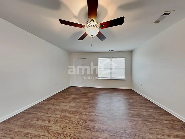 1524 Eastway Dr — Photo 5