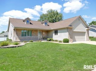 2411 Arlington Cir, Pekin, IL 61554