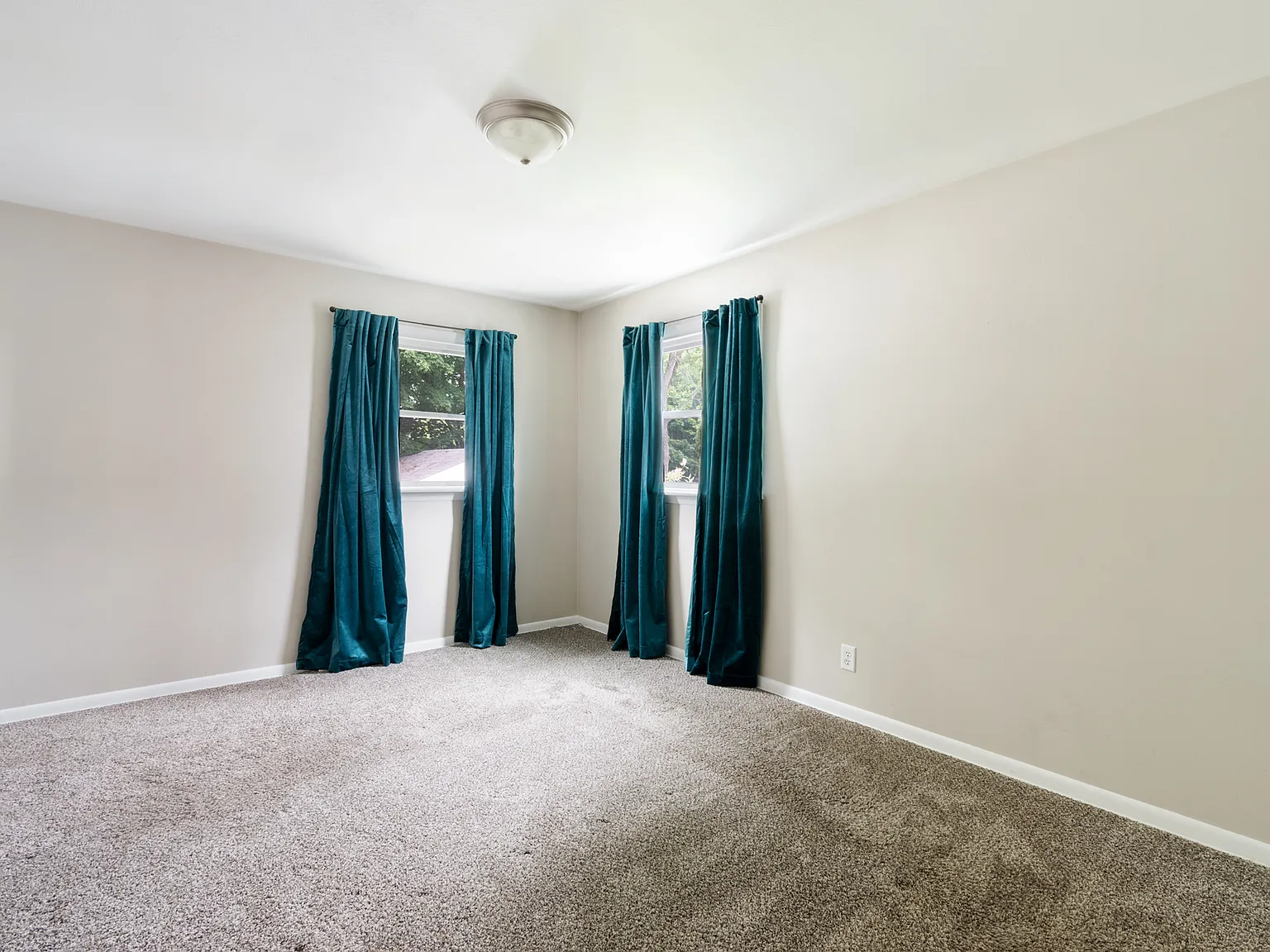 7116 Claybourne Avenue - 1 — Photo 2