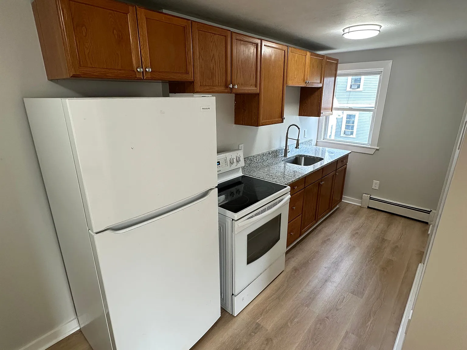 2 bed, 900 sqft, $1,800 — Photo 2