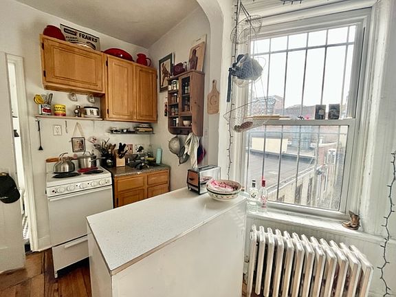 3rd image of 221 E 5th St APT 21