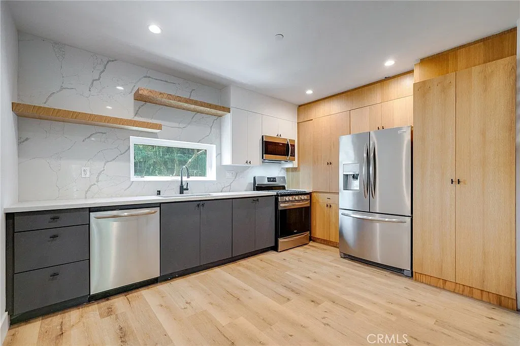 2 bed, 1200 sqft, $3,250 — Photo 2