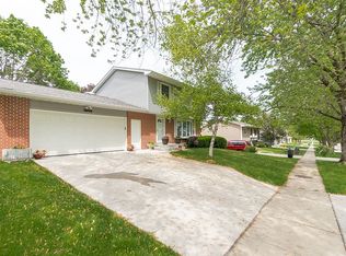 729 E San Marnan Dr, Waterloo, IA 50702
