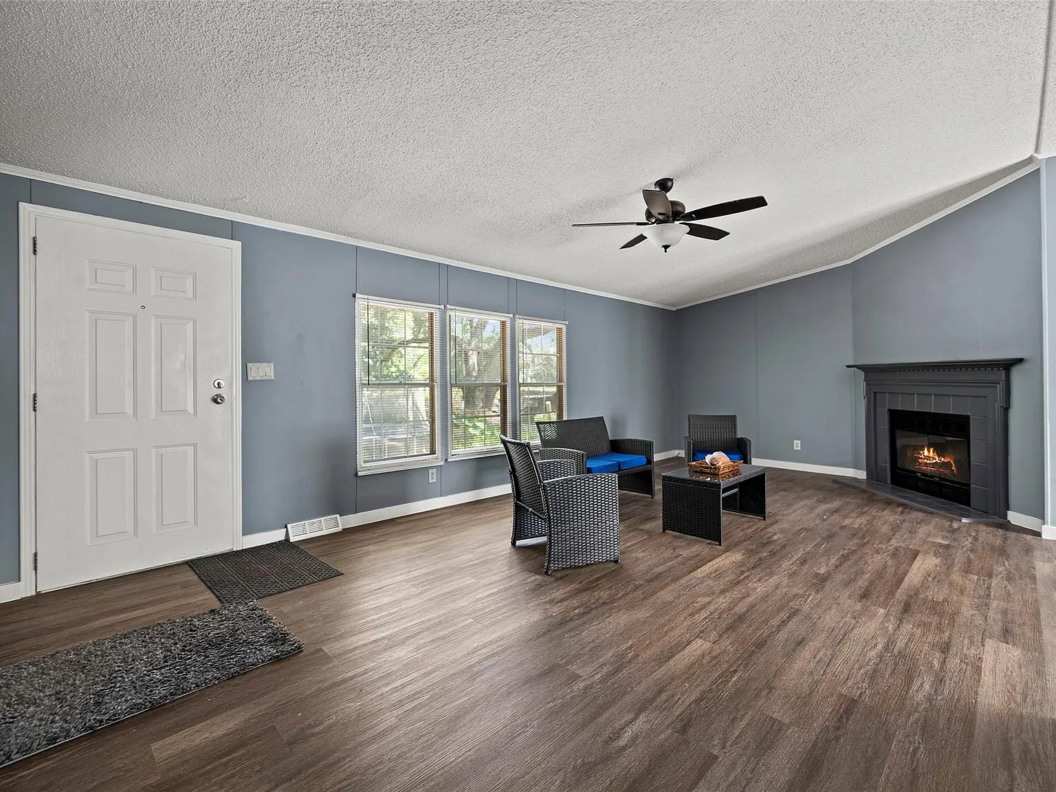 3 bed, 2.0 bath, 1792 sqft, $1,950 — Photo 4