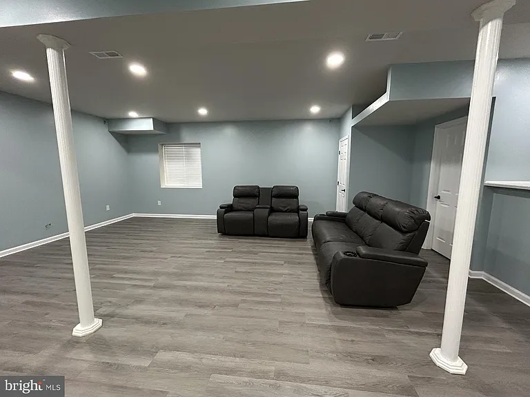512 Lewis St — Photo 37