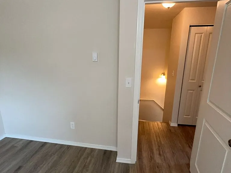 2319 Wilson Ave — Photo 9