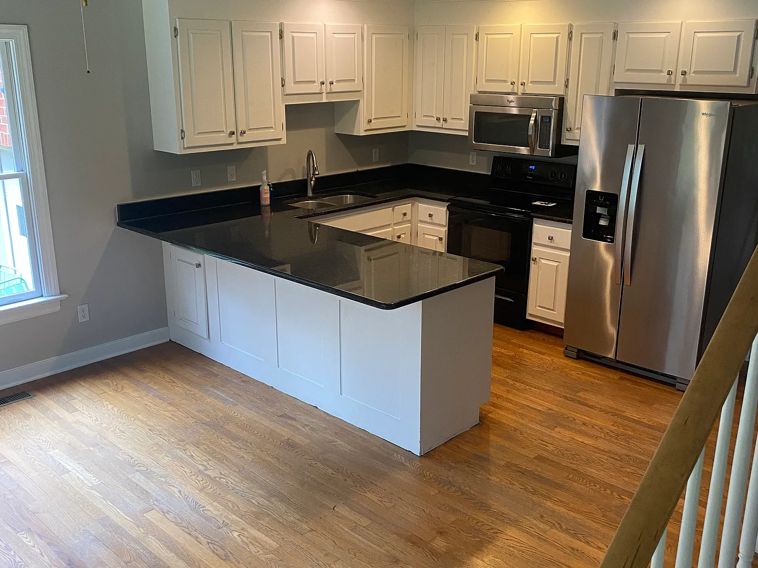 3 bed, 2298 sqft, $2,550 — Photo 4