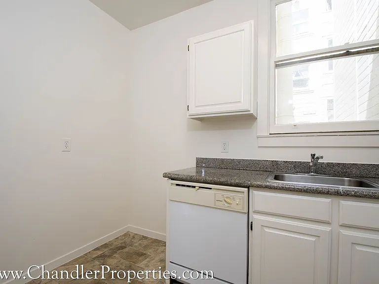 1451 Sacramento St — Photo 7