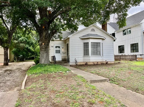 707 W Austin St, Fredericksburg, TX 78624