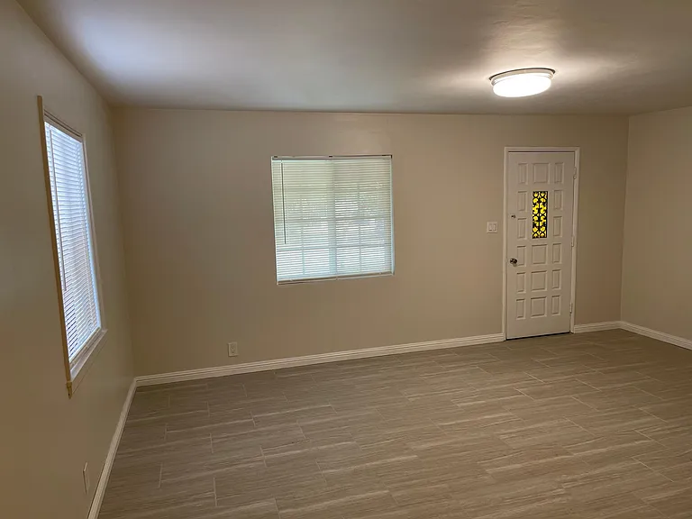 15707 Longworth Ave — Photo 5