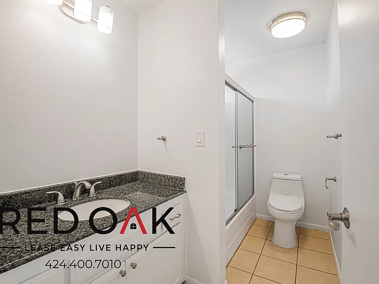11218 Oxnard St #5 — Photo 16