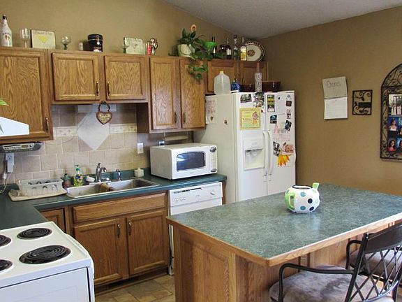 2nd image of 831 Eulaine Cir