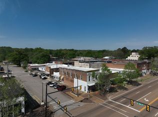 132 W Court Ave, Selmer, TN 38375