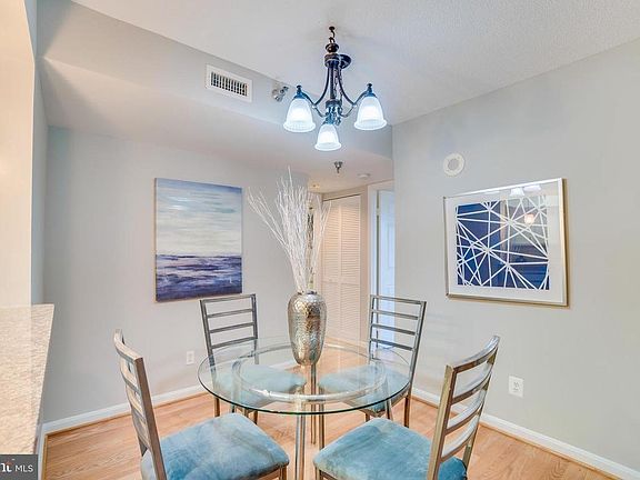 3rd image of 2400 Clarendon Blvd APT 1001