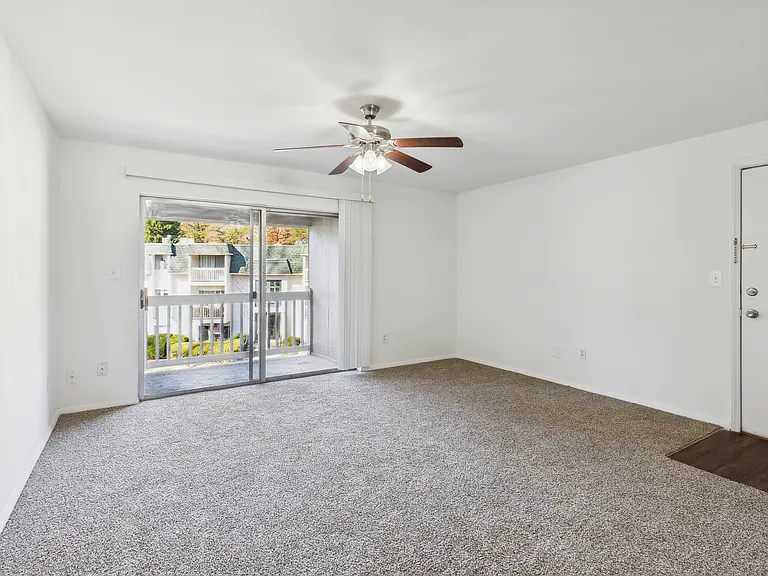 Fairway Club Apartments — Photo 74