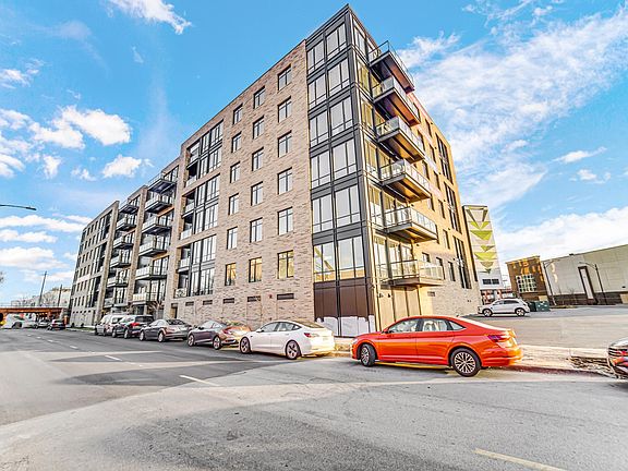 3rd image of 1701 W Webster Ave #502