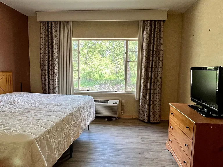 Ski Town Apartments — Photo 169