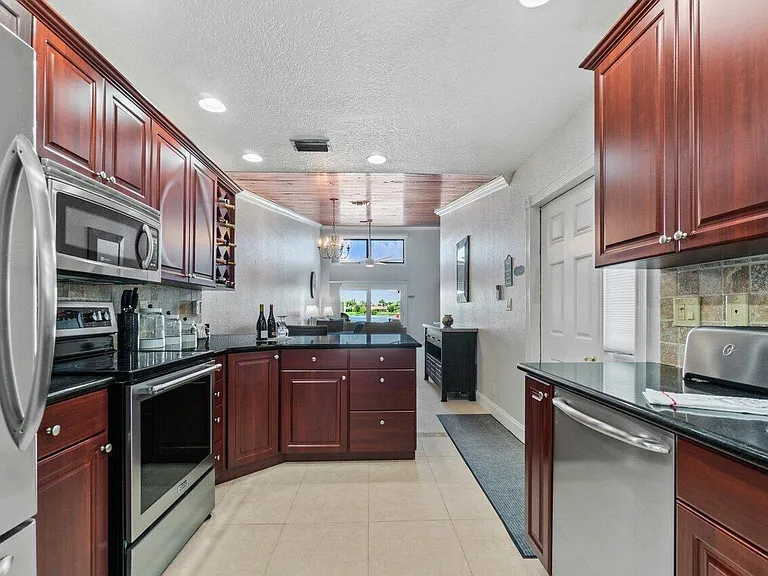 12542 Westhampton Cir — Photo 5
